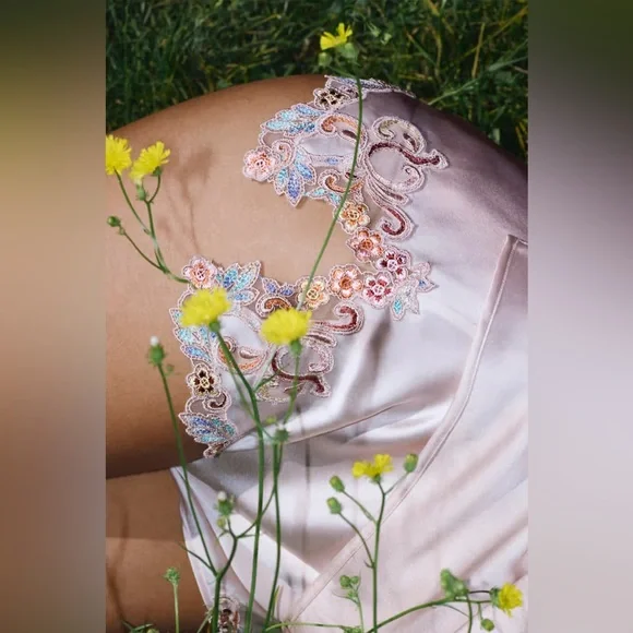 La Perla rainbow Elegant Embroidered Silk set. - Picture 8 of 14